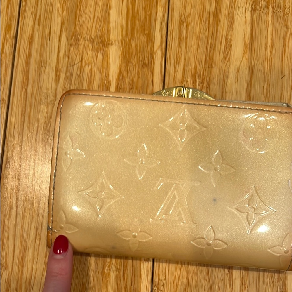 Louis Vuitton Vernis Kisslock Wallet - Picture 6 of 12